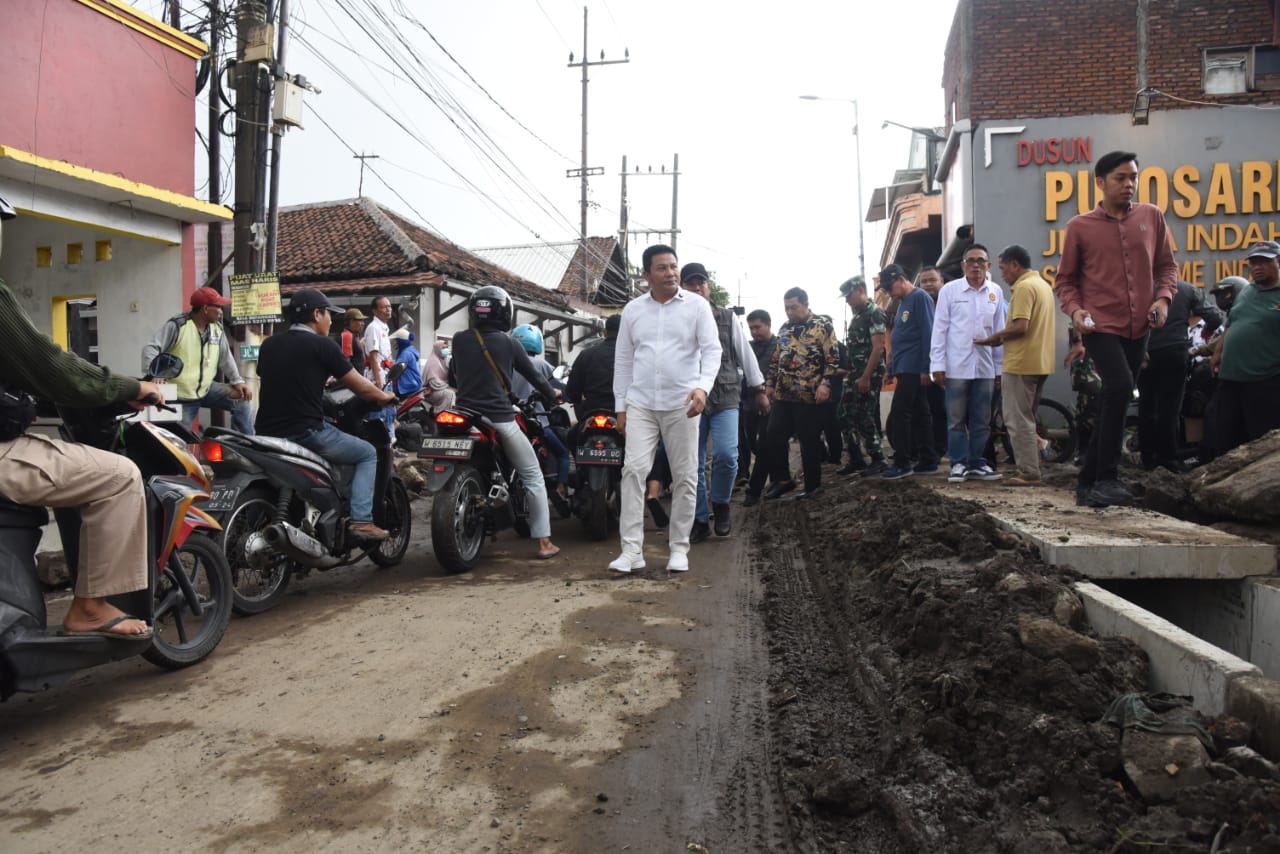 Sidak Betonisasi Waru, Bupati Temukan Rumah Tanpa Surat