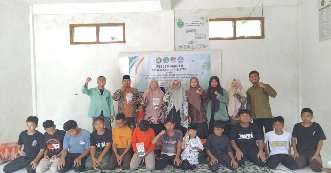 Pengabdian Dosen Unugiri Kembangkan Ekonomi Kreatif Pesantren Melalui Olahan Singkong