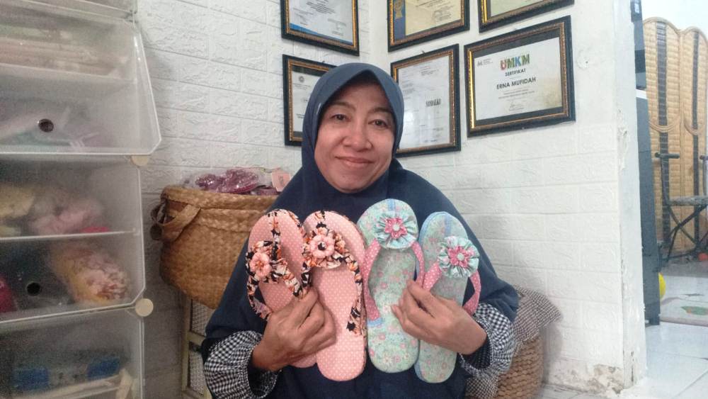 Sandalku Handmade, UMKM dari Wisma Kedung Asem Surabaya yang Mendunia