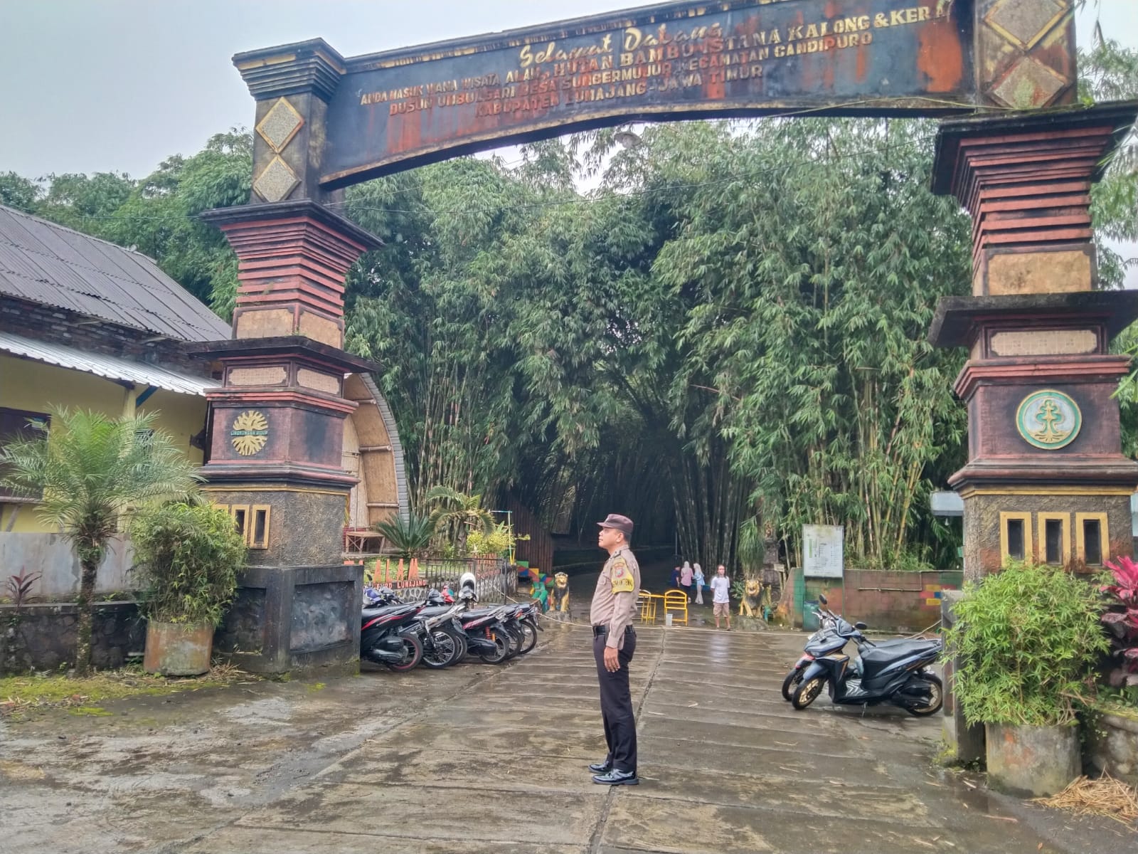 Libur Lebaran 2026, Polsek Candipuro Siagakan Personel di Wisata Hutan Bambu Sumbermujur