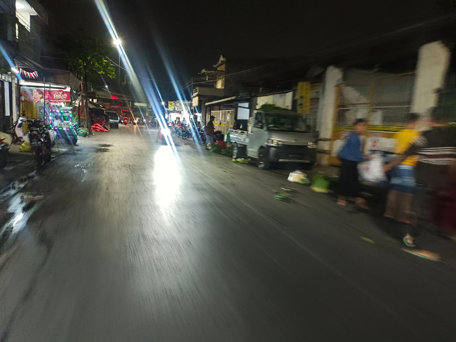 Pemkot Surabaya Siaga di 12 Titik Jalan untuk Halau Pedagang Liar di Pandegiling, Tapi Tak Mempan
