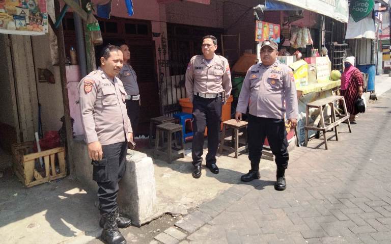 Patroli Presisi Polsek Tenggilis Mejoyo Sasar Pemukiman di Surabaya, Upaya Cegah 3C Berjalan Aman Terkendali