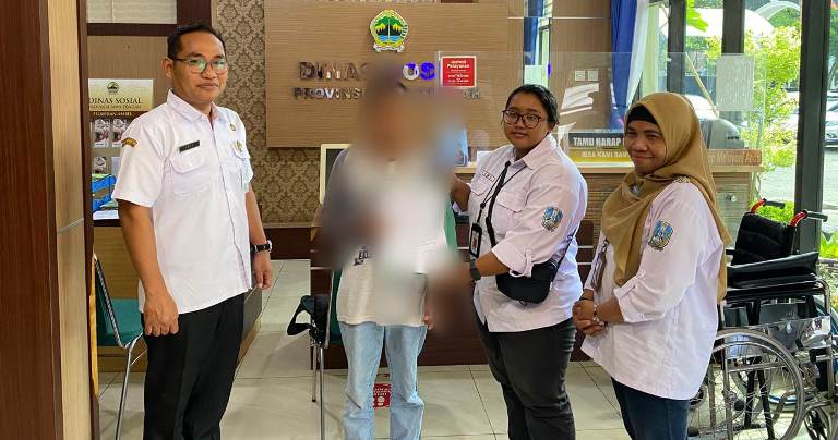 Dinsos Jatim Fasilitasi Pemulangan Orang Terlantar Eks ODGJ Usai Jalani Rehabilitasi Sosial