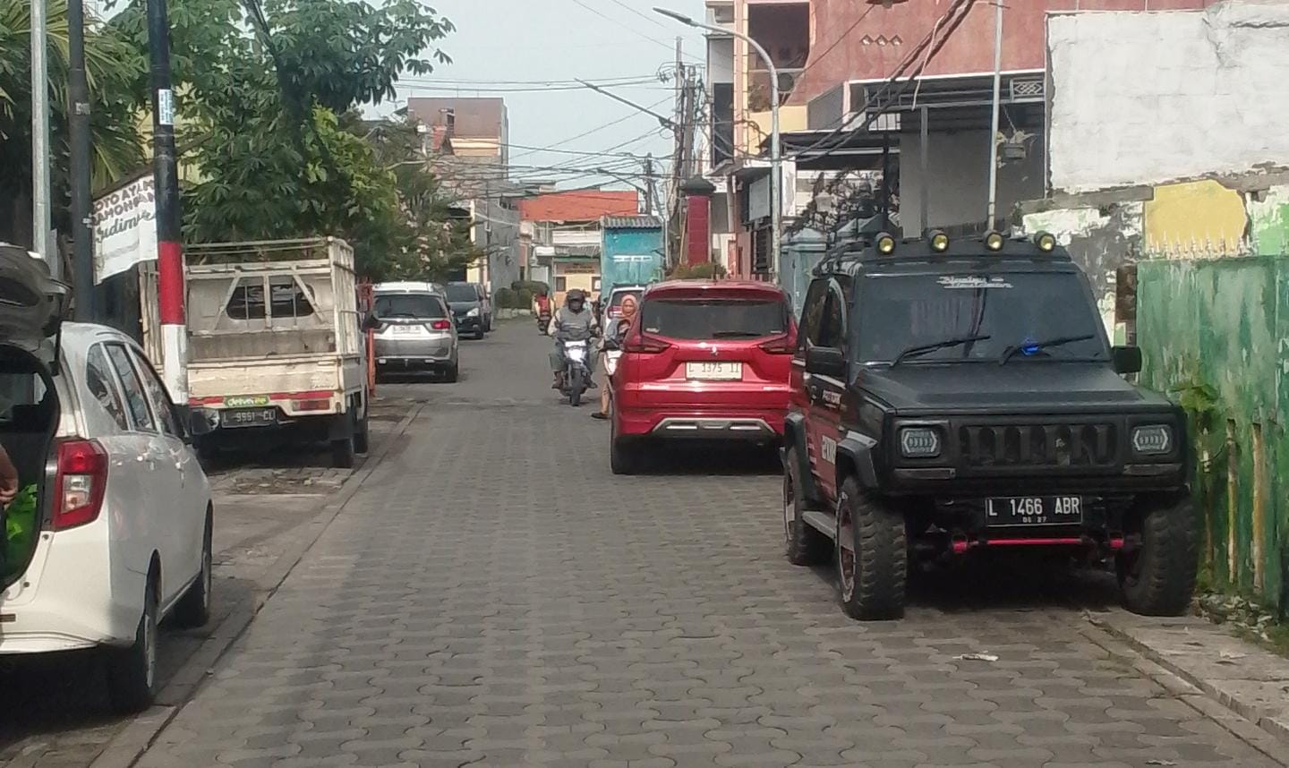 Viral! Jalan Umum Disulap Jadi Lahan Parkir Berbayar di Sidotopo Indah Surabaya
