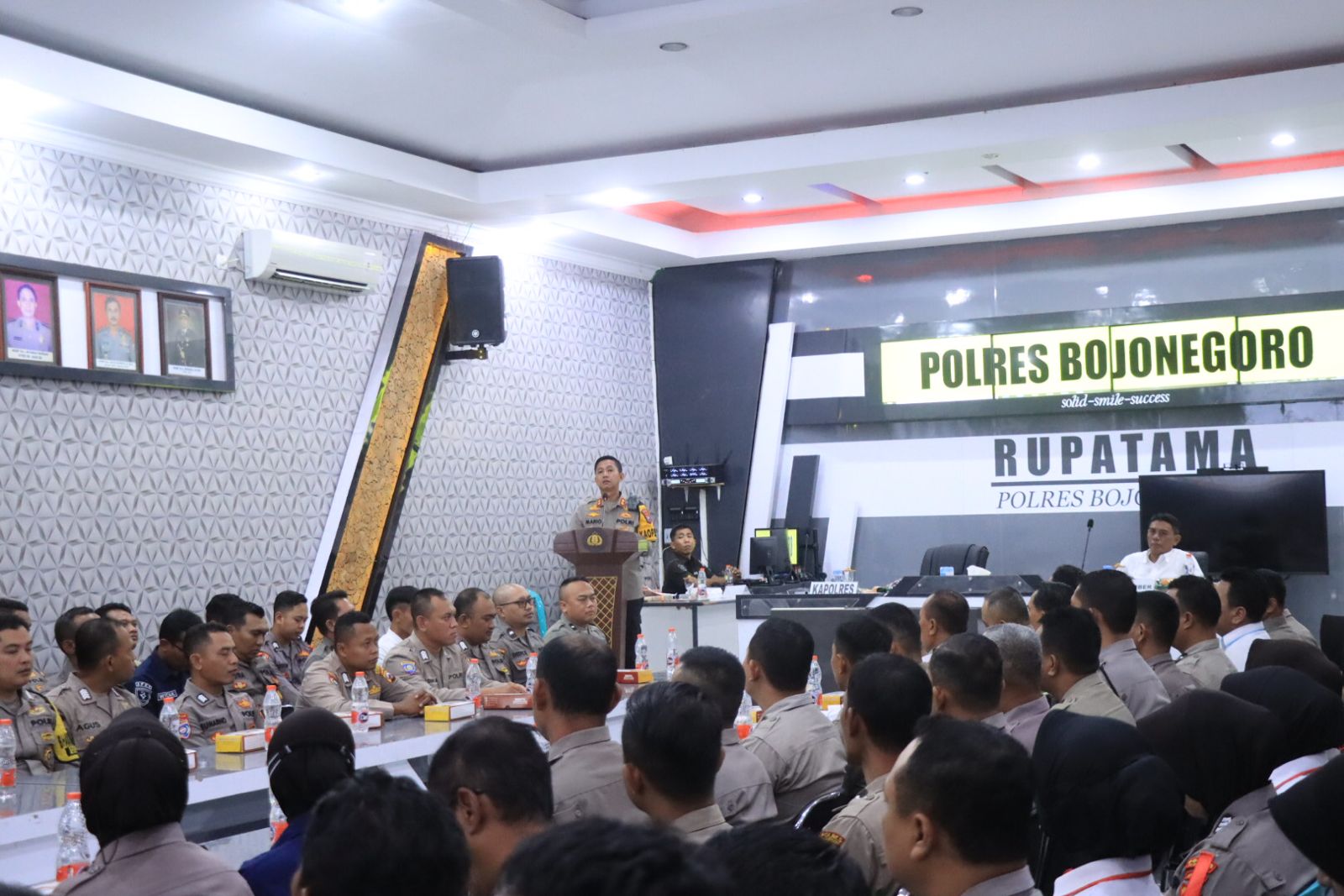 Polres Bojonegoro Gelar Pelatihan Etika Komunikasi untuk Petugas Yanlik