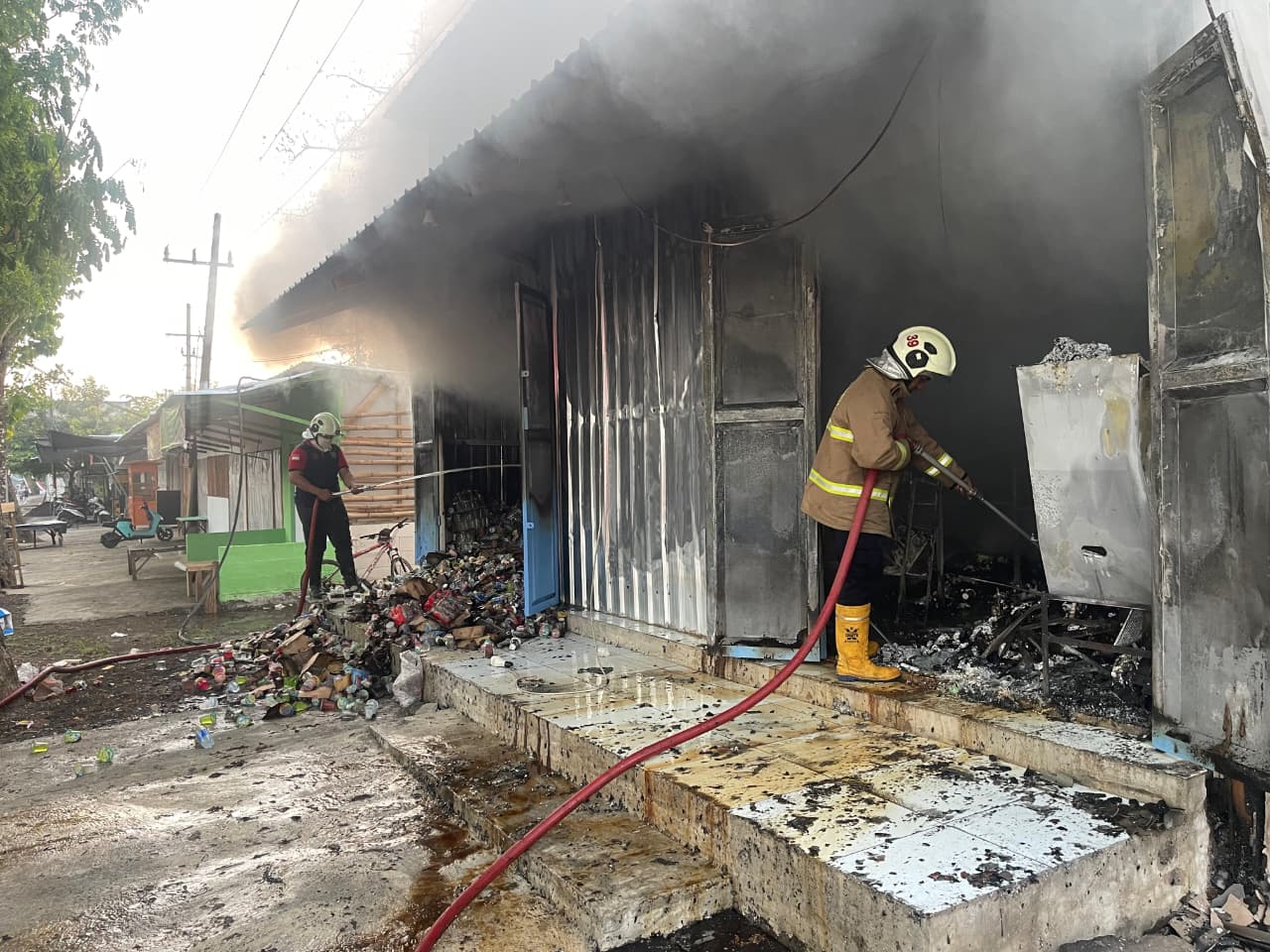 Gas Elpiji Bocor, Tiga Kios Ludes Terbakar