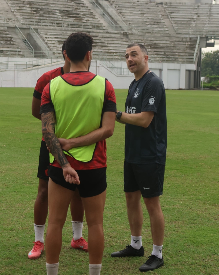  Marcos Reina Pimpin Latihan Perdana Persik, Fokus Perbaikan Tim