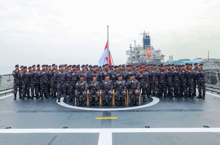 Perkuat Diplomasi Pertahanan, Pangkoarmada II Lepas KRI RE Martadinata-331 Ikuti Latma Kakadu-26