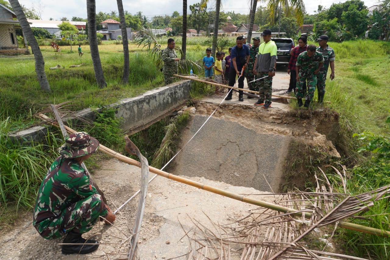 Jembatan Roboh di Lenteng Segera Dibangun, Dandim Sumenep Turun Langsung