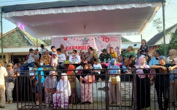 Brewok Kembar Guncang Karnaval Karanglo, Warga Lumajang Tumpah Ruah