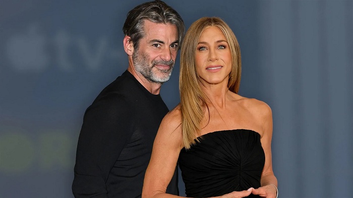 Perjalanan Cinta Jennifer Aniston dan Jim Curtis dari Sahabat Menjadi Kekasih