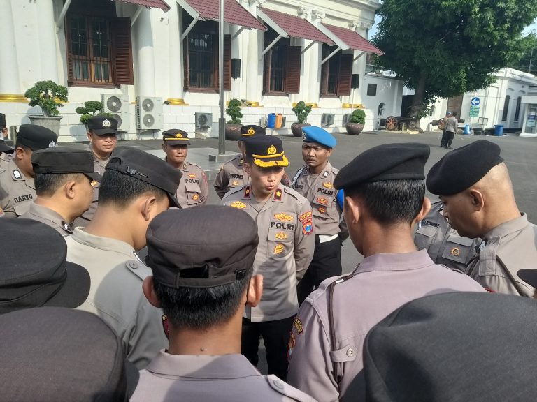 Kapolsek Karangpilang Beri Arahan Anggota Agar Jaga Performance