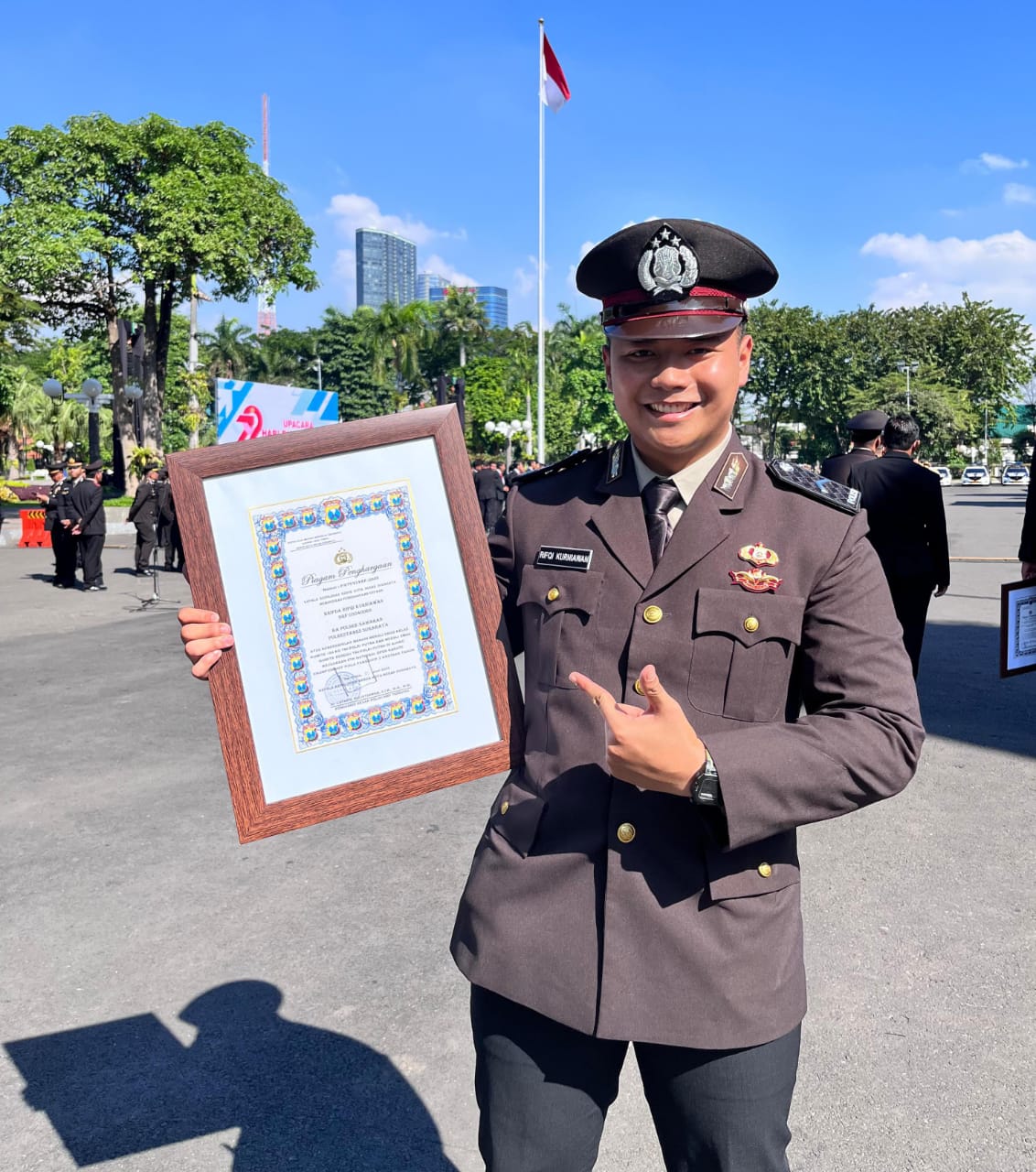 Anggota Polsek Sawahan Raih Prestasi Gemilang di Kejuaraan Karate Tingkat Nasional