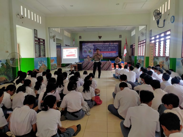 Polsek Karangpilang Sosialisasikan Keselamatan Berlalulintas di SMAS Katolik Santo Yusup