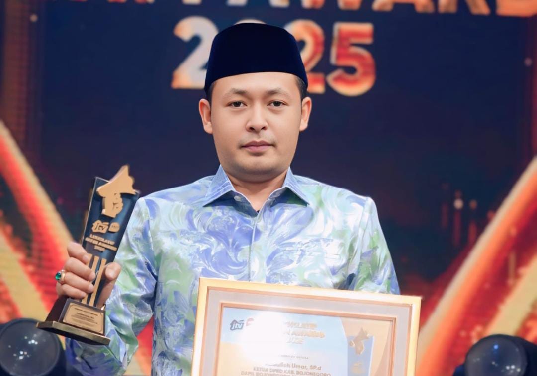Ketua DPRD Abdulloh Umar Raih Legislatif Jatim Award 2025