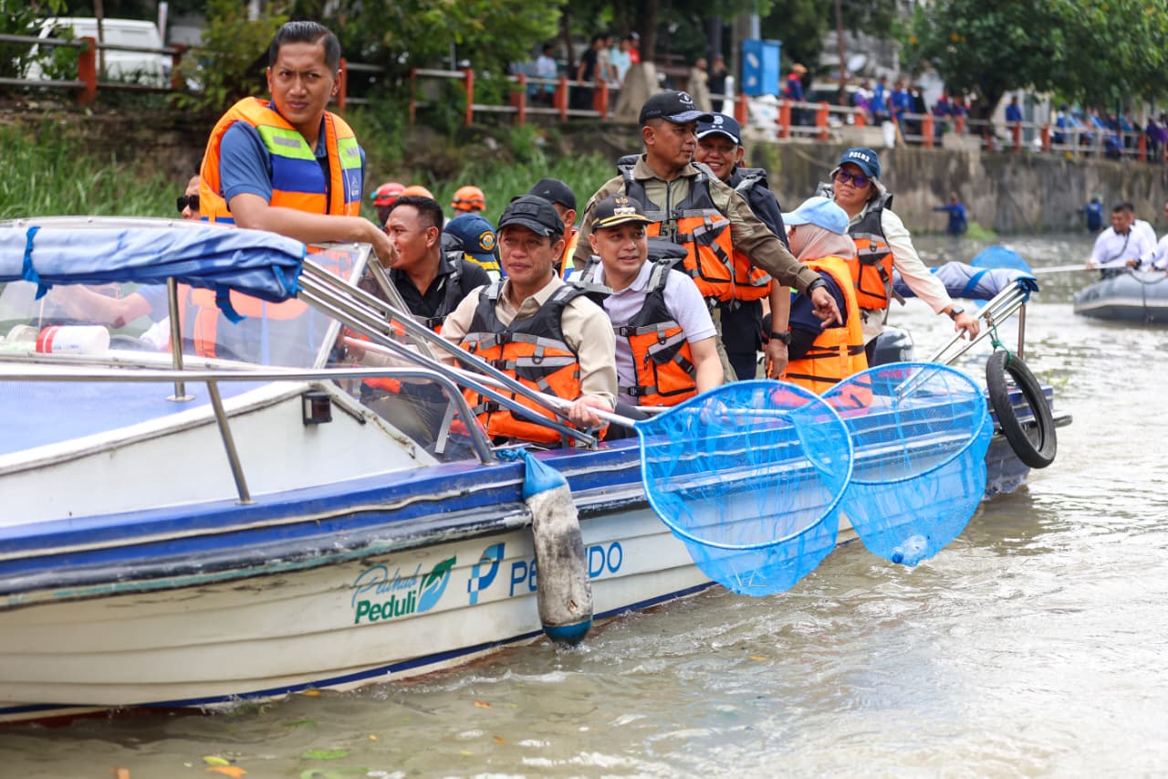 Surabaya Barometer Nasional, Menteri LH Puji Pengelolaan Sampah Setara Kota Global dalam Aksi Resik Kalimas