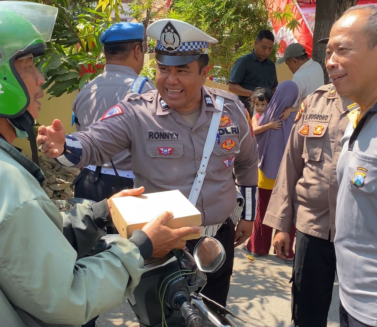 Polsek Simokerto Lakukan Pendekatan Humanis dalam Penegakan Hukum Lalu Lintas