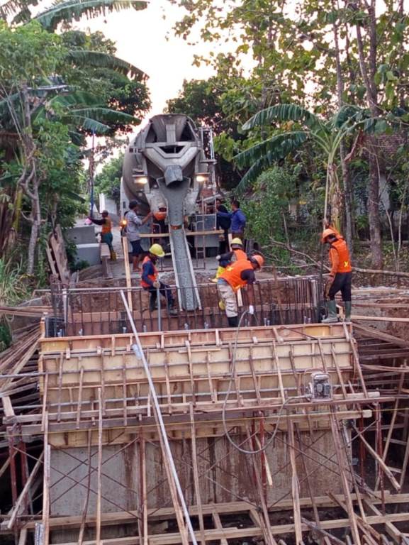 Pembangunan Jembatan Desa Grojogan Tingkatkan Konektivitas dan Kesejahteraan Warga