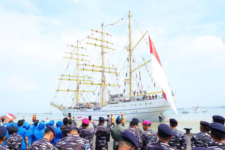 Layar Terkembang Misi Dimulai, KRI Bima Suci Laksanakan Diplomasi Duta Bangsa 