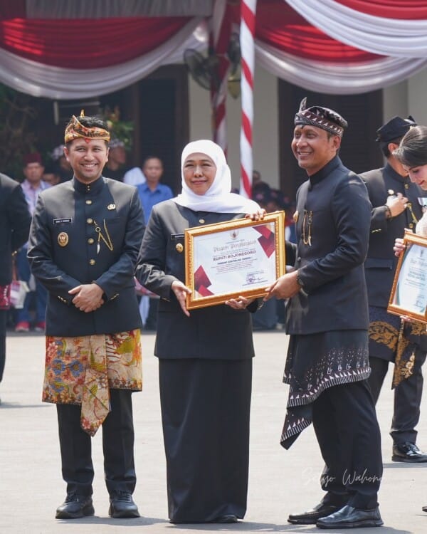 Bupati Bojonegoro Raih Penghargaan Pembina Siskamling Terbaik Tingkat Jatim