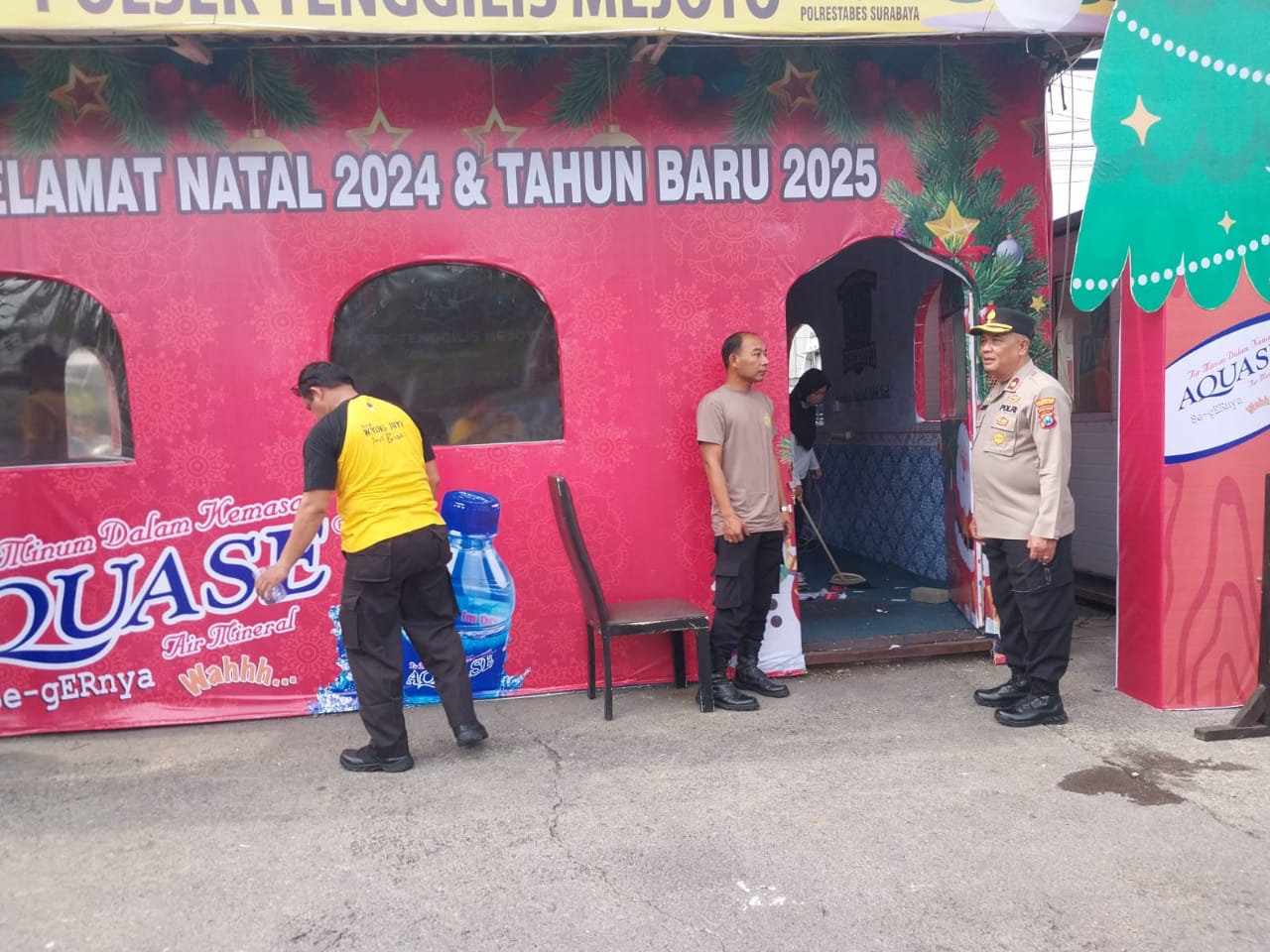 Kapolsek Tenggilis Mejoyo Pimpin Aksi Bebersih, Pastikan Natal dan Tahun Baru Aman Kondusif