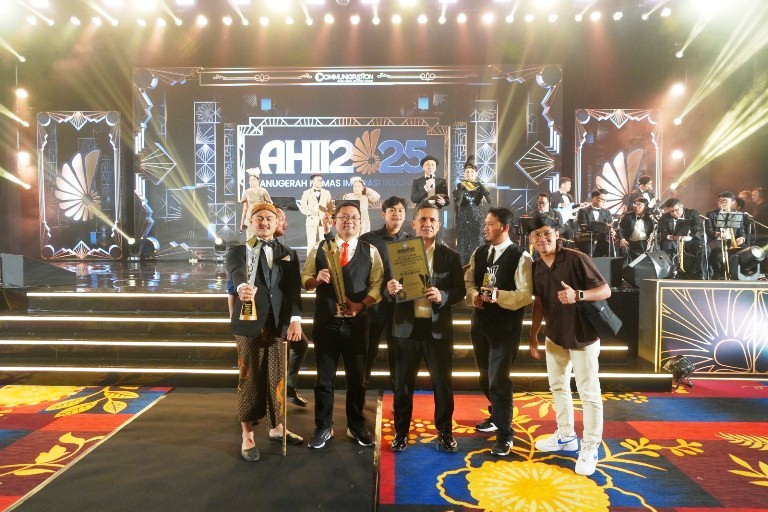 Imigrasi Surabaya Raih Juara Umum Anugerah Humas 2025 di Bandung