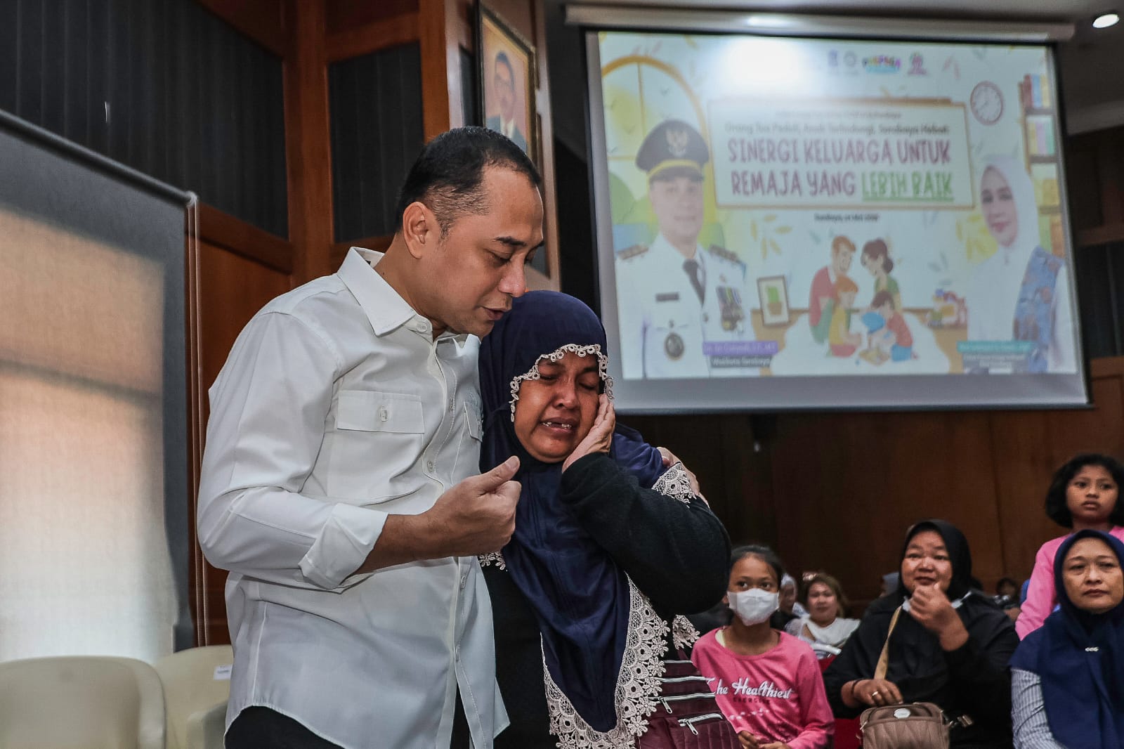 Wali Kota Eri Cahyadi Tegaskan Orang Tua Kunci Sukses Pembinaan Remaja Surabaya, Pemkot Siapkan Asrama