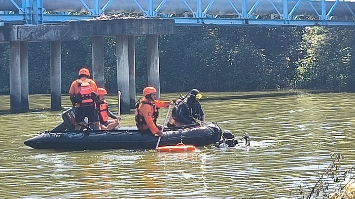 Pemancing Hilang di Kali Lamong, Tim SAR Gabungan Lakukan Pencarian