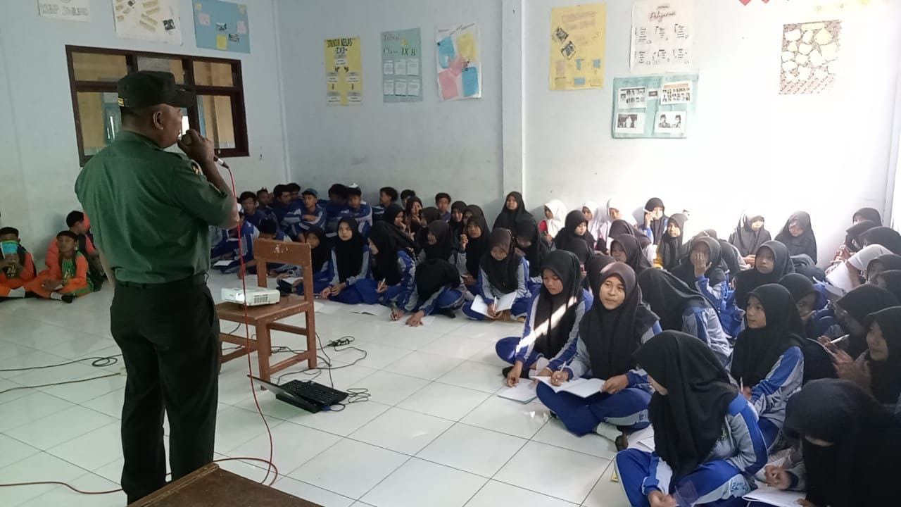 Pelajar MTs Darussalam Randuagung Dapat Edukasi Wasbang dan Bahaya Narkoba