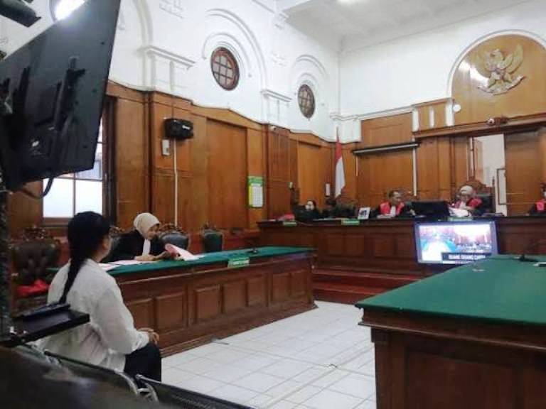 Terbukti Mark Up Rp 7,9 Miliar, Gaya Desicha Eks Kasir PT Tripalindo Dihukum 3 Tahun Penjara