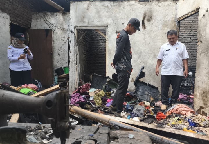 BPBD Jember Gercep Hadir dan Beri Bantuan kepada Korban Kebakaran