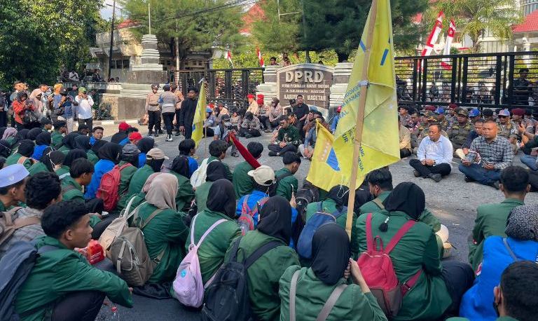 Massa Tagih Janji Politik Bupati Magetan Rp 3 Juta per RT  