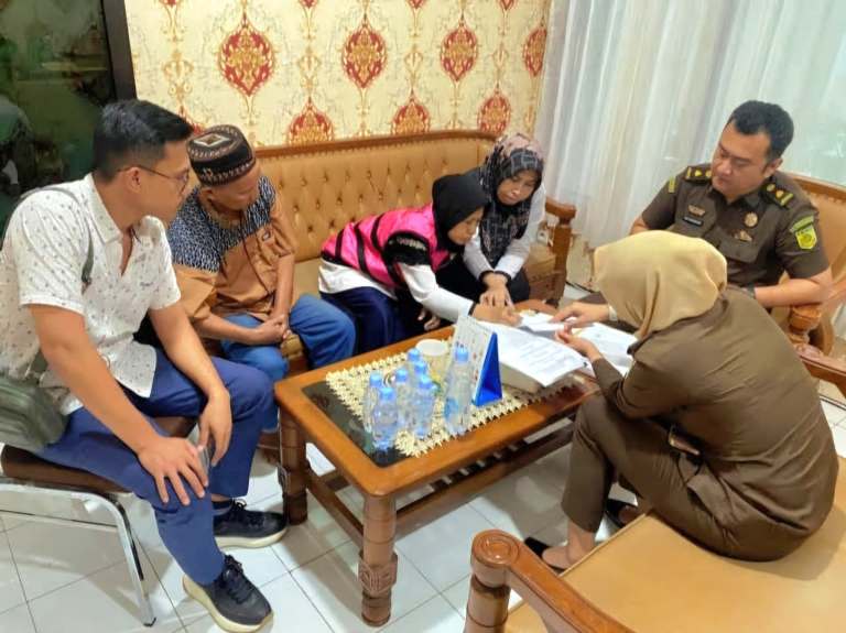 Kejari Kota Pasuruan Eksekusi Ketua PKBM Anggrek, Terpidana Korupsi BOP Jalani Hukuman di Rutan Bangil