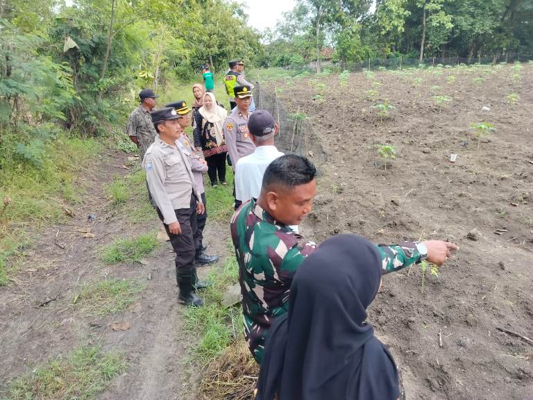 Dukung Ketahanan Pangan, Ketua Tim II Polres Bojonegoro Tinjau Pekarangan Bergizi di Desa Kendung