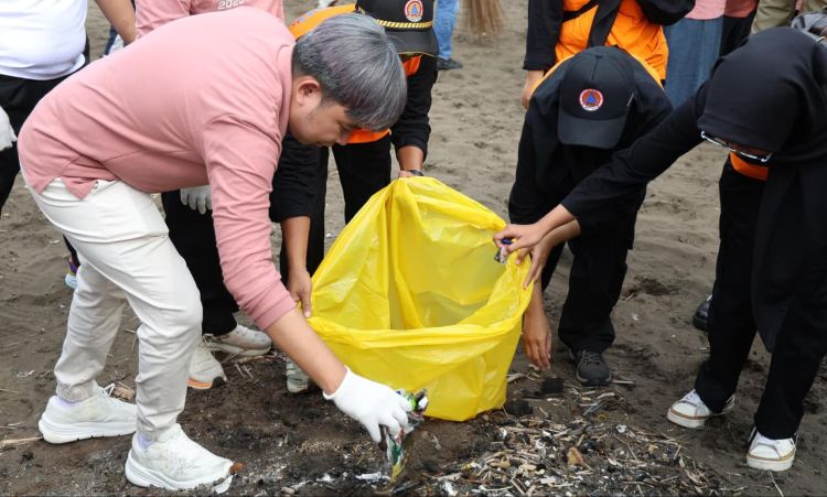 Sentil Kebersihan Jember, Gus Fawait Akui Kondisi Lingkungan Masih Kurang