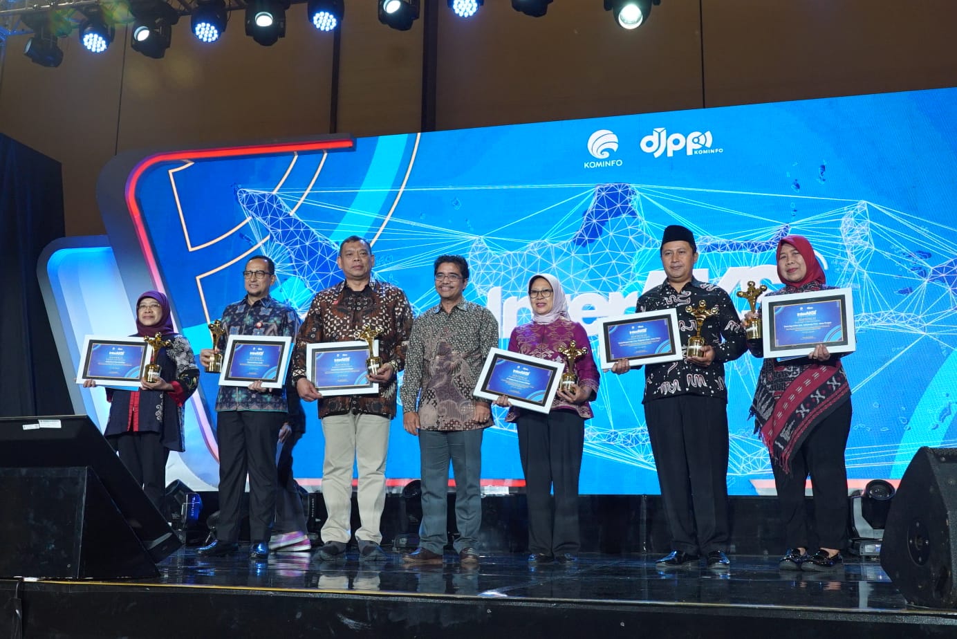 CC 112 Surabaya Raih Penghargaan Layanan Terbaik dari Kemkominfo