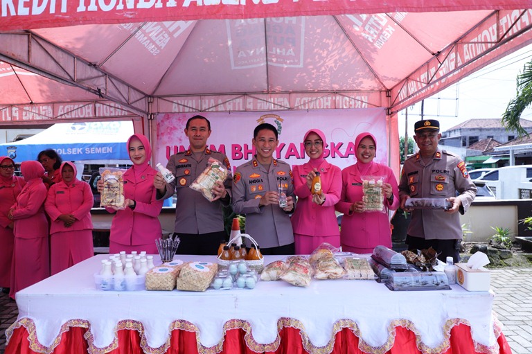 Kapolres Kediri Kota Apresiasi Kinerja Anggota Polsek Semen