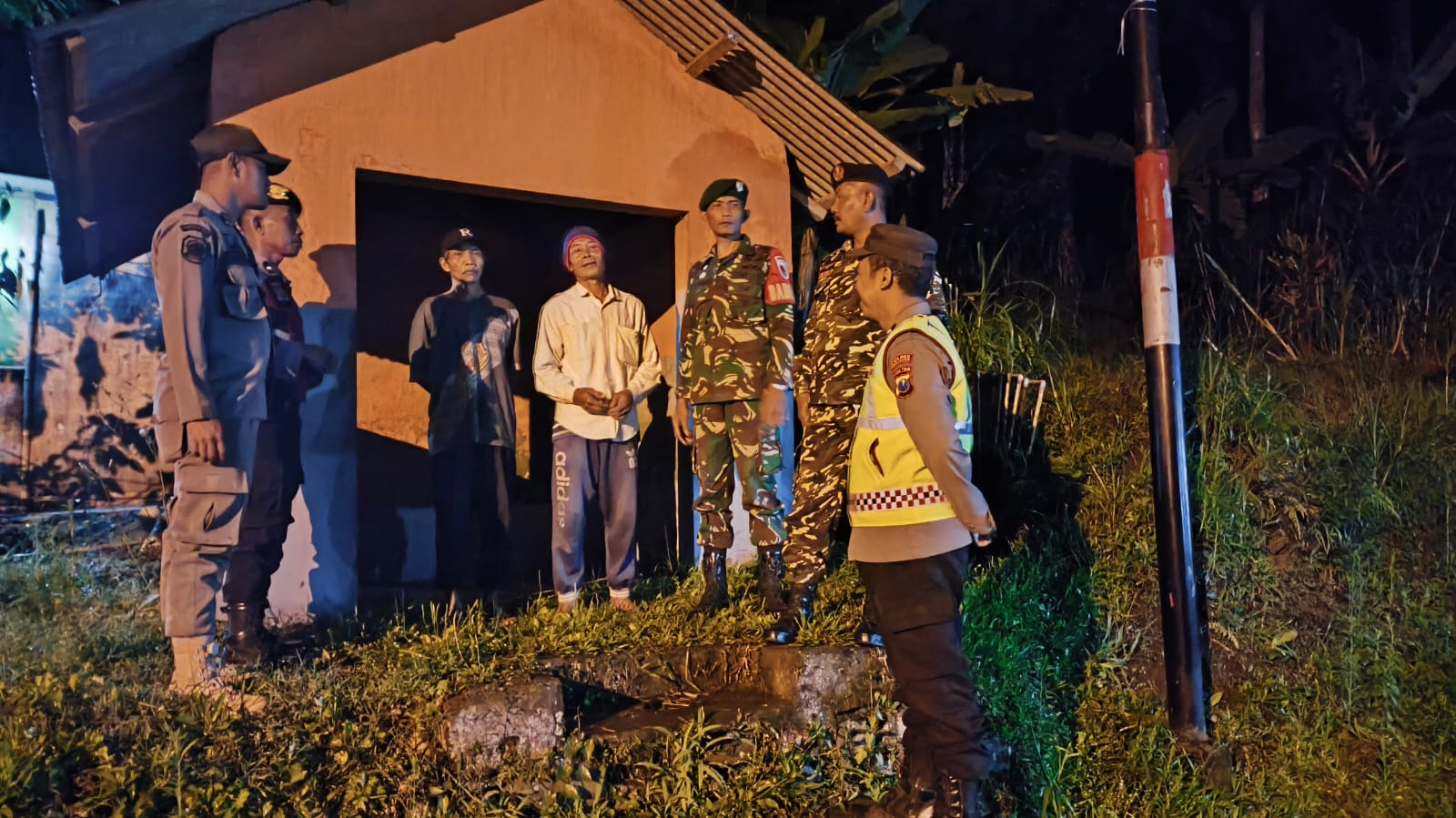 Polsek Puspo dan TNI Gelar Patroli Bersama Antisipasi Kerawanan 3C