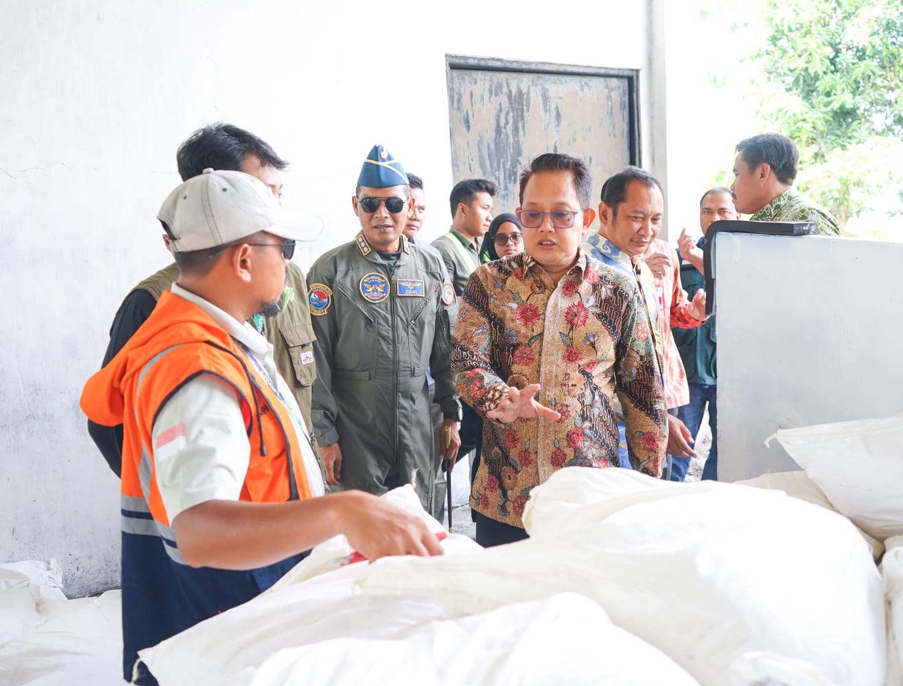 Pj Gubernur Audiensi dengan BMKG Juanda, Pastikan Modifikasi Cuaca Hingga 22 Desember 2024