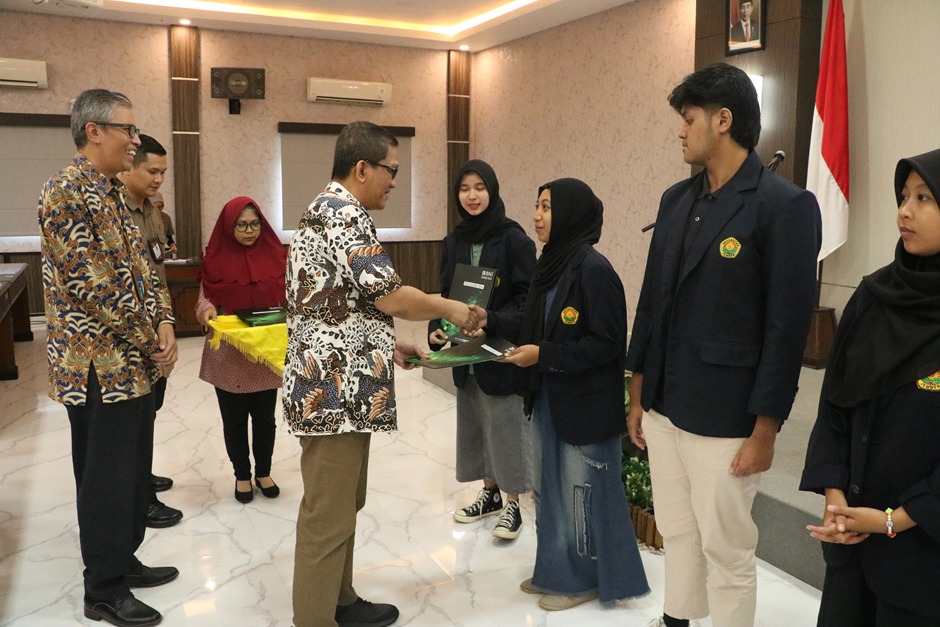 BNI Jember Berbagi Kebahagiaan, Beasiswa untuk Mahasiswa Unej Berprestasi