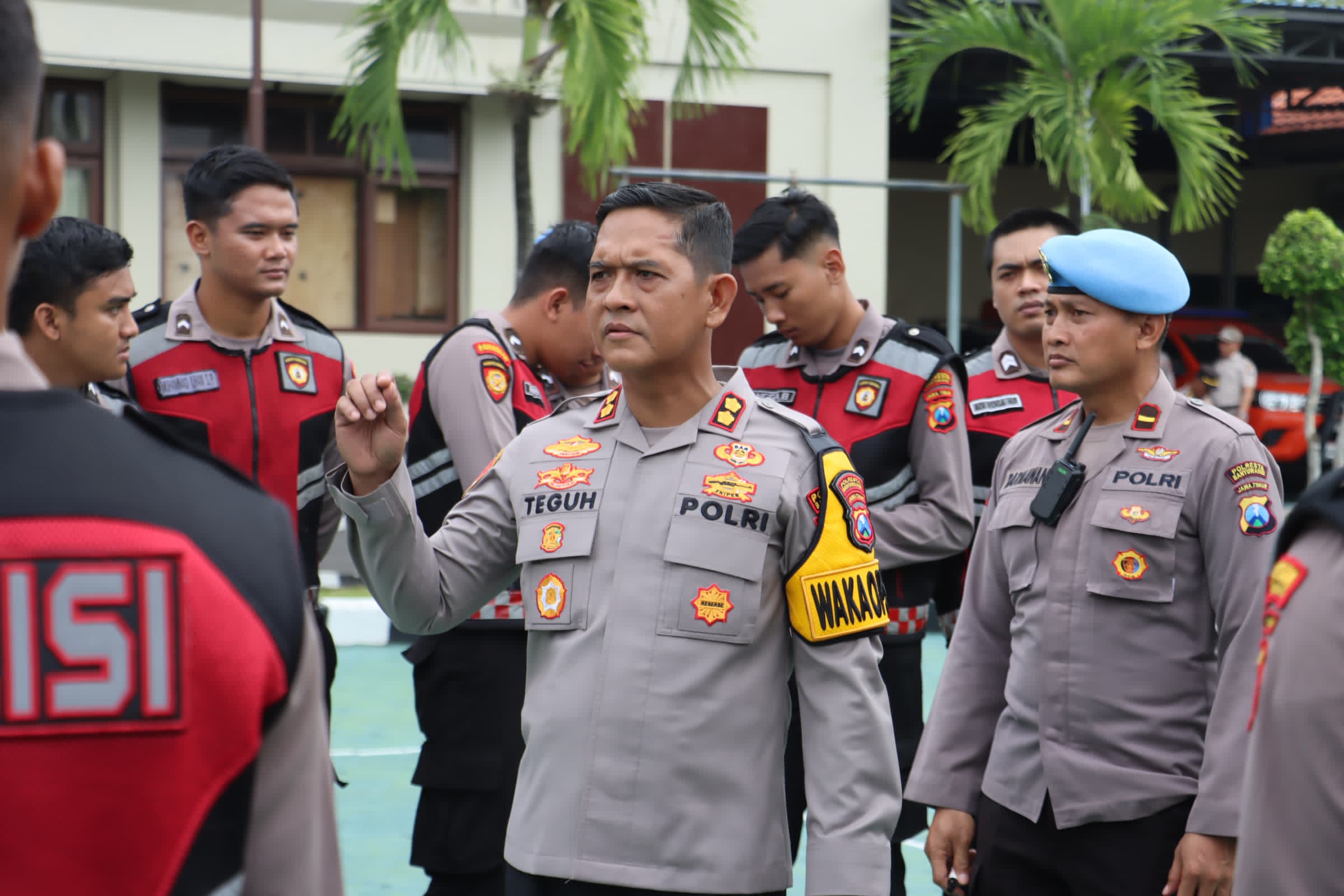 Wakapolresta Banyuwangi Tekankan Disiplin dan Pelayanan Prima dalam Apel Pagi