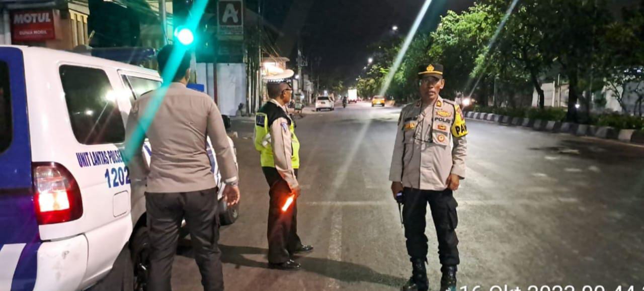 Polsek Tambaksari Patroli Cegah Kejahatan