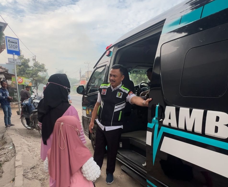 Ambulans Gratis Polres Gresik Bantu Pasien Anak Asal Panceng Kontrol ke RSUD Soetomo Surabaya
