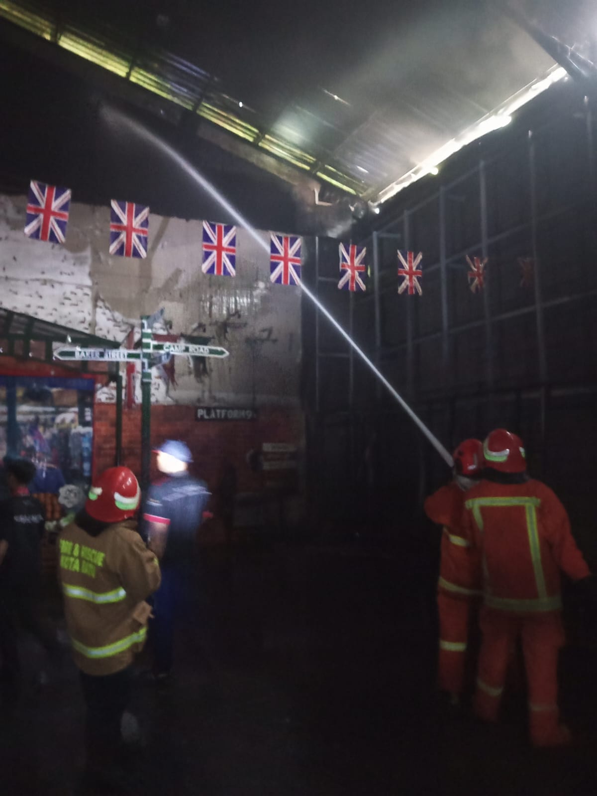 Wahana Wisata Area London Museum Angkut Dilalap Si Jago Merah 