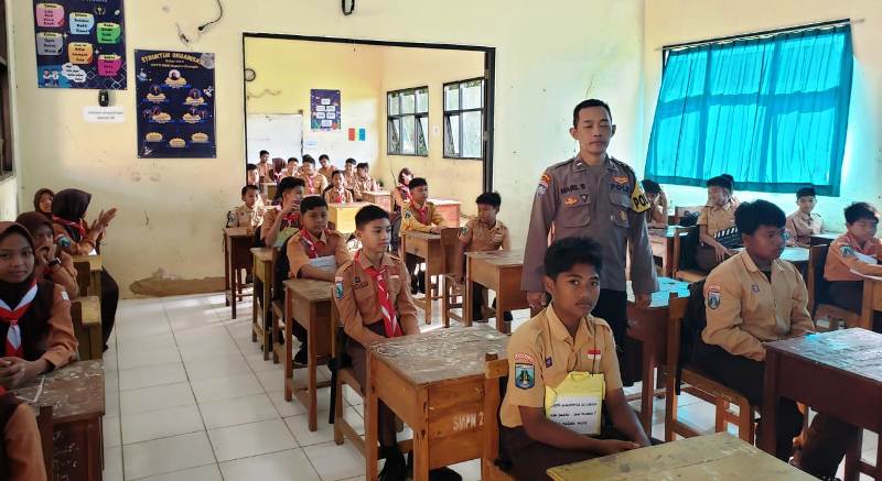 Sosialisasi Bahaya Narkoba dan Bullying, Polsek Klampis Sambangi Siswa MPLS di SMPN 2 Mrandung