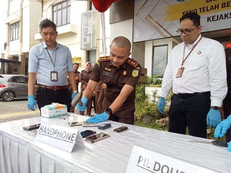 Kejari Tulungagung Musnahkan 260 Barang Bukti Narkotika dan Kejahatan Umum