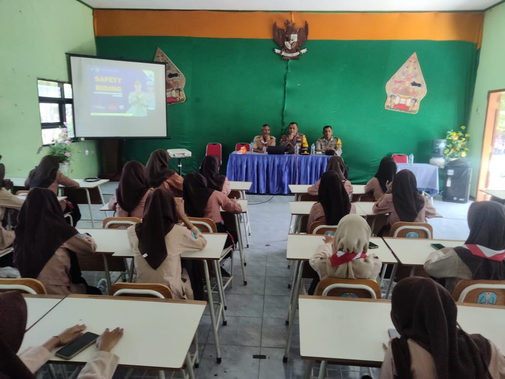 Polsek Bubulan Sosialisasi Operasi Patuh Semeru di Sekolah