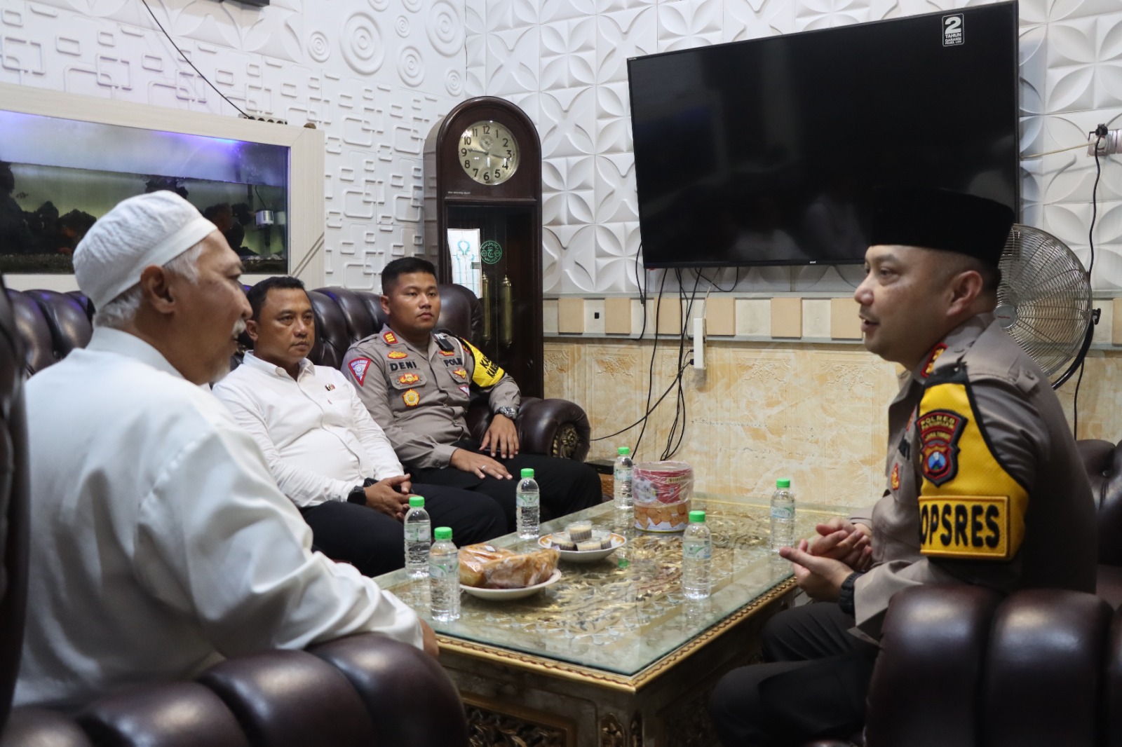 Ciptakan Pemilu Kondusif, Kapolres Pasuruan Dengarkan Curhat Kamtibmas dan Silaturahmi ke Tokoh Agama