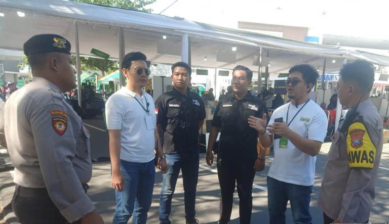 Polsek Mulyorejo Kawal Ketat Acara Roadshow Goes To Campus bersama Narasi di Unair