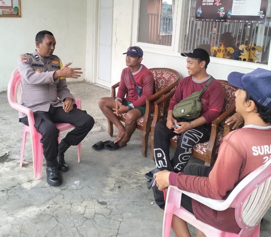 Bhabinkamtibmas Polsek Benowo Sambangi Warga RW 09 Kandangan Sampaikan Pesan Waspada Curanmor